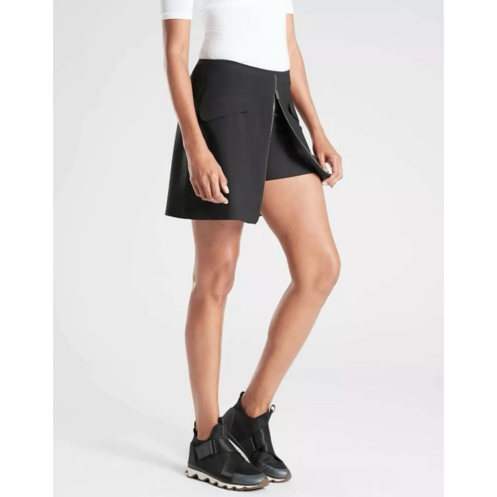Athleta Stellar Zip-up Skort in Black M